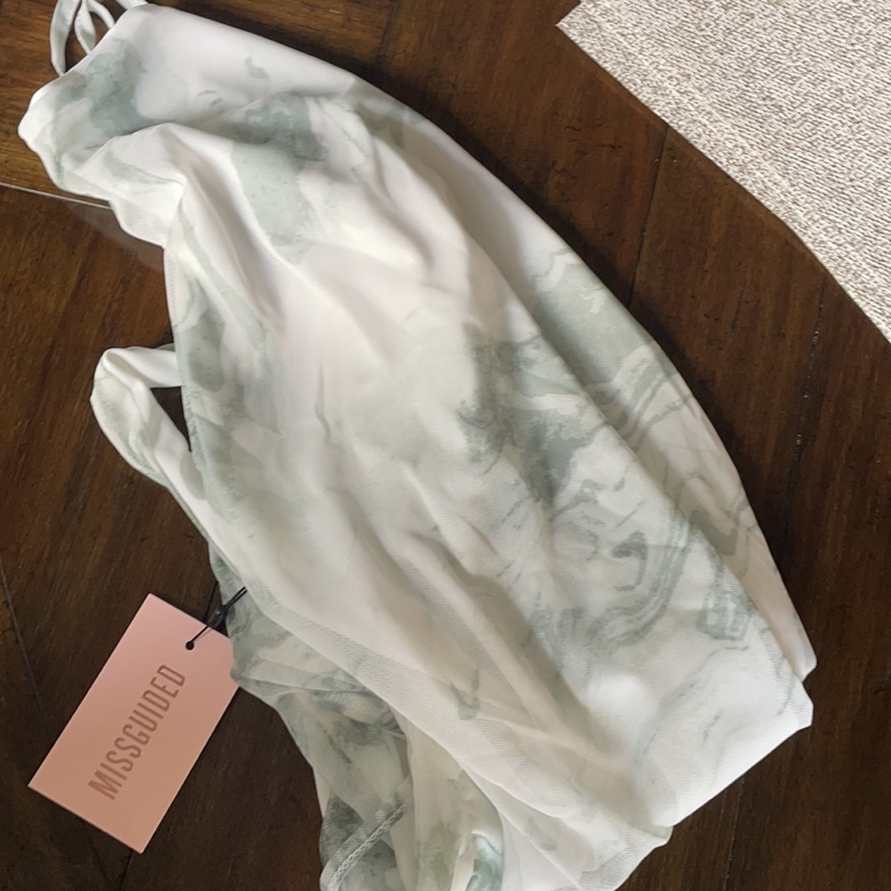 Missguided slinky ruched print halter top bodysuit - Picture 5 of 7